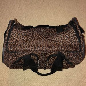 Women’s duffel bag with wheels